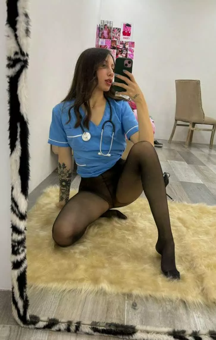 Does this turns you on Daddy? Wearing black pantyhose.