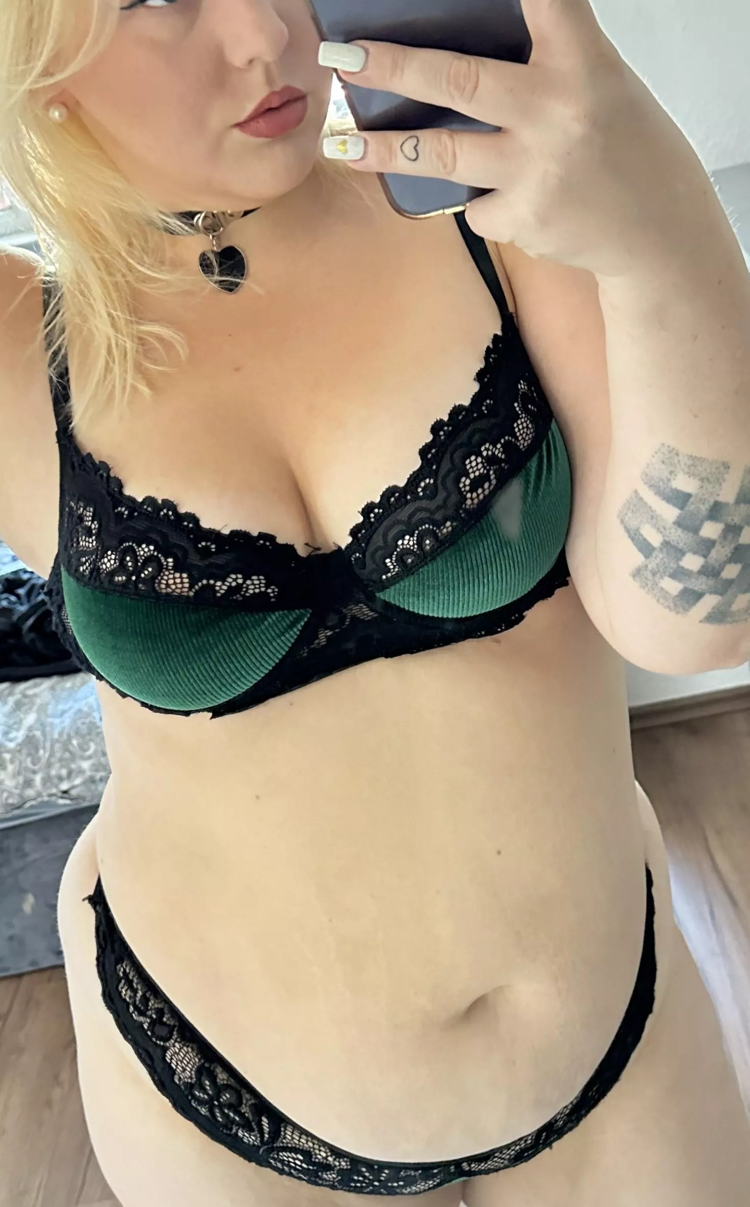 Don't look at the caption silly, look at me. 