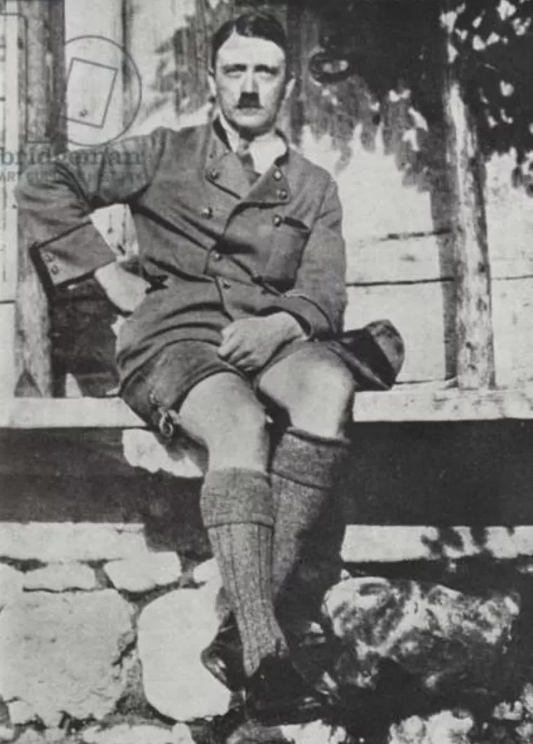 dont search this up on YouTube y'all CALL THE FUCKING POLICE RIGHT NOW SHE JUST KNEED ME IN THE STOMACH