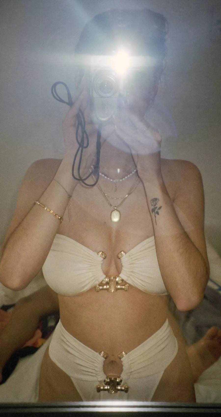 es solltest du sein hinter mir