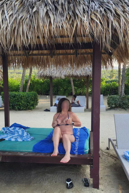 Flashed my tits in the cabana on the resort beach