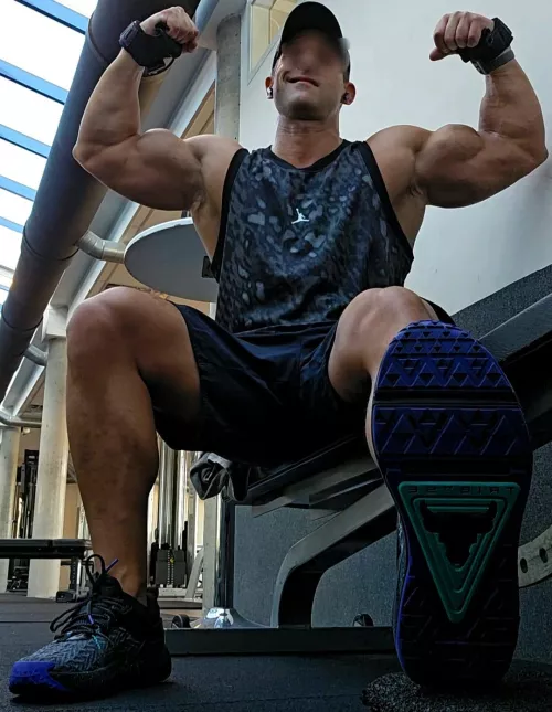 Fuckin love those sneaks and peaks. 