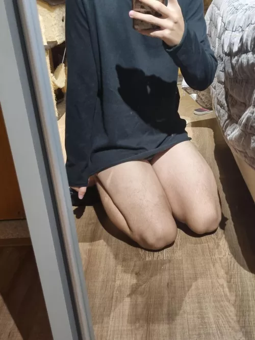 Good boys always get on their kness right? >w<