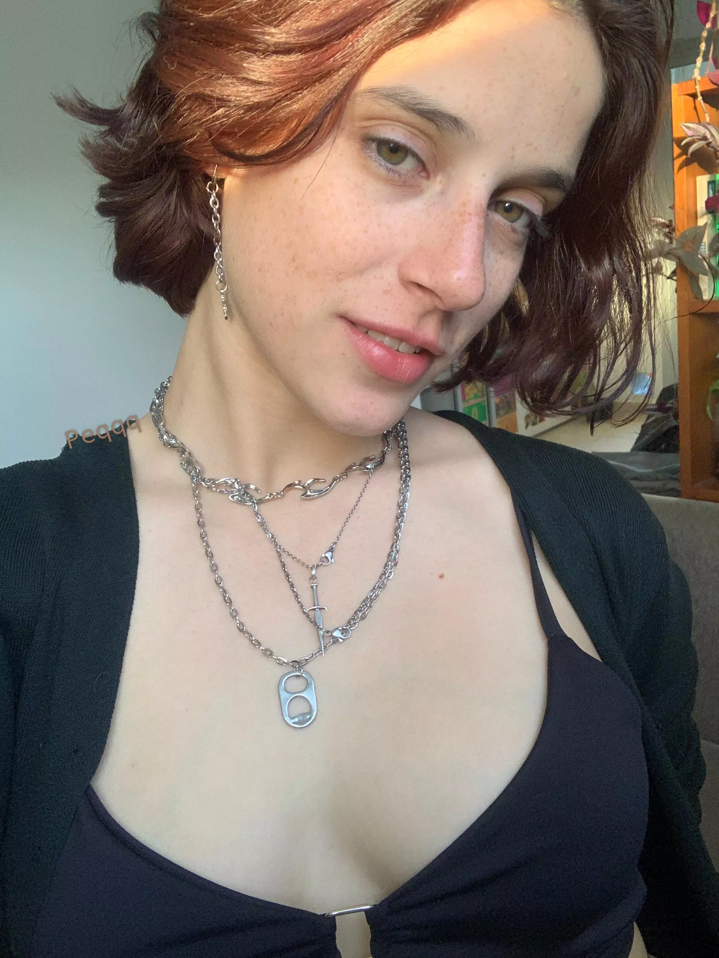 High girl freckles and a little mole for u to kiss 