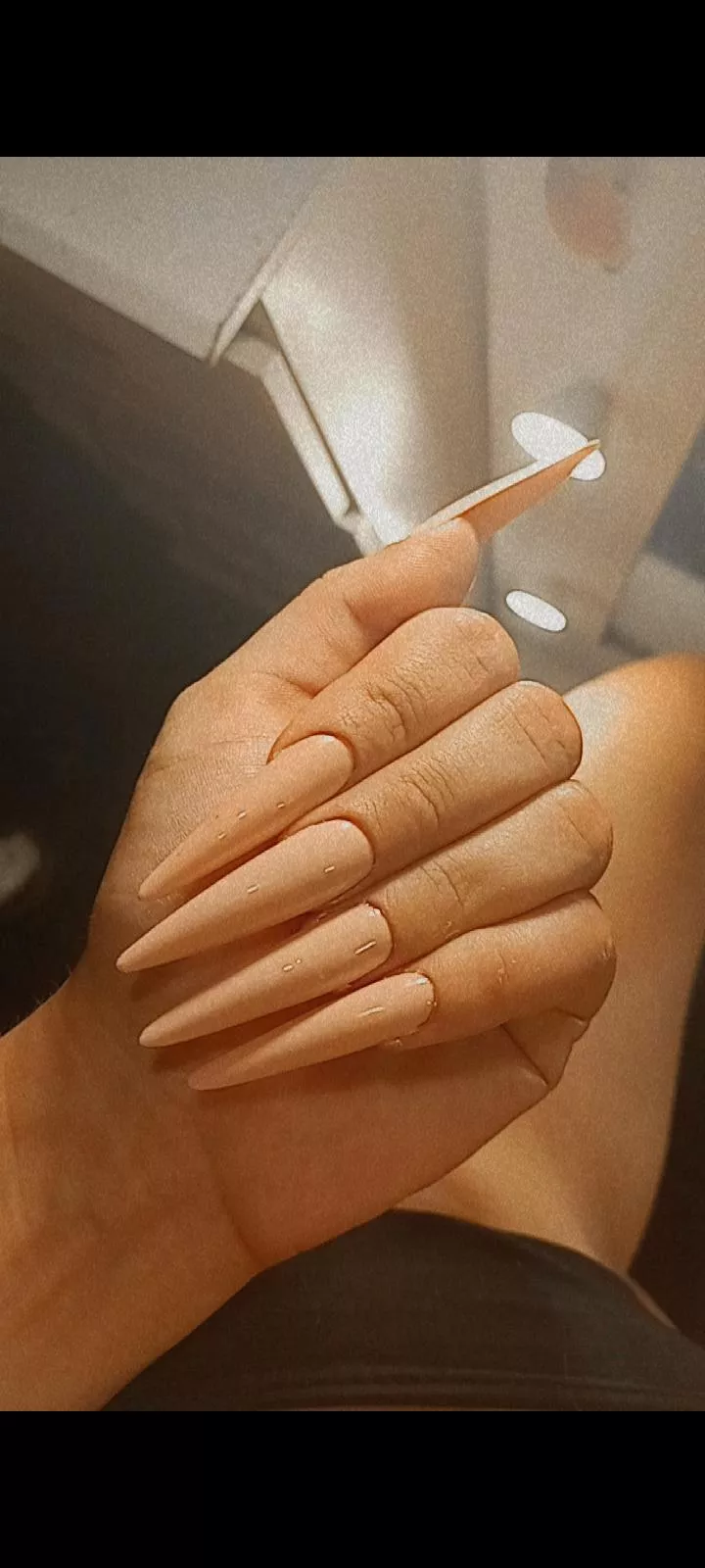 Honey, do you like my stiletto nails? 💋