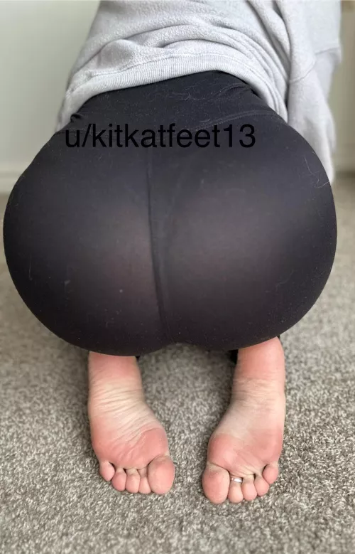 Hope you are having a Toerrific Tuesday! Here’s my bare feet to brighten your day!