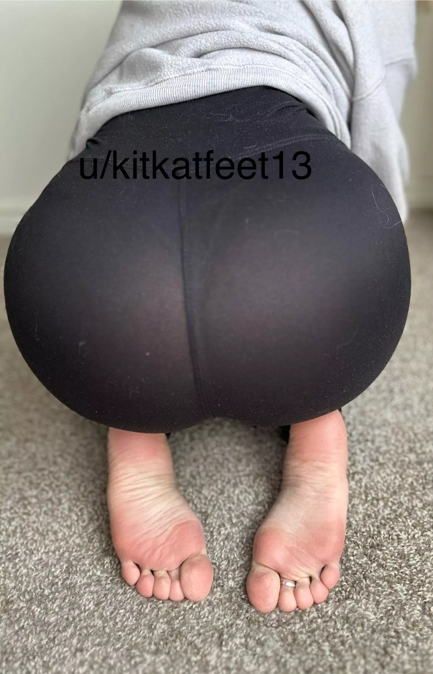 Hope you are having a Toerrific Tuesday! Here’s my bare feet to brighten your day!