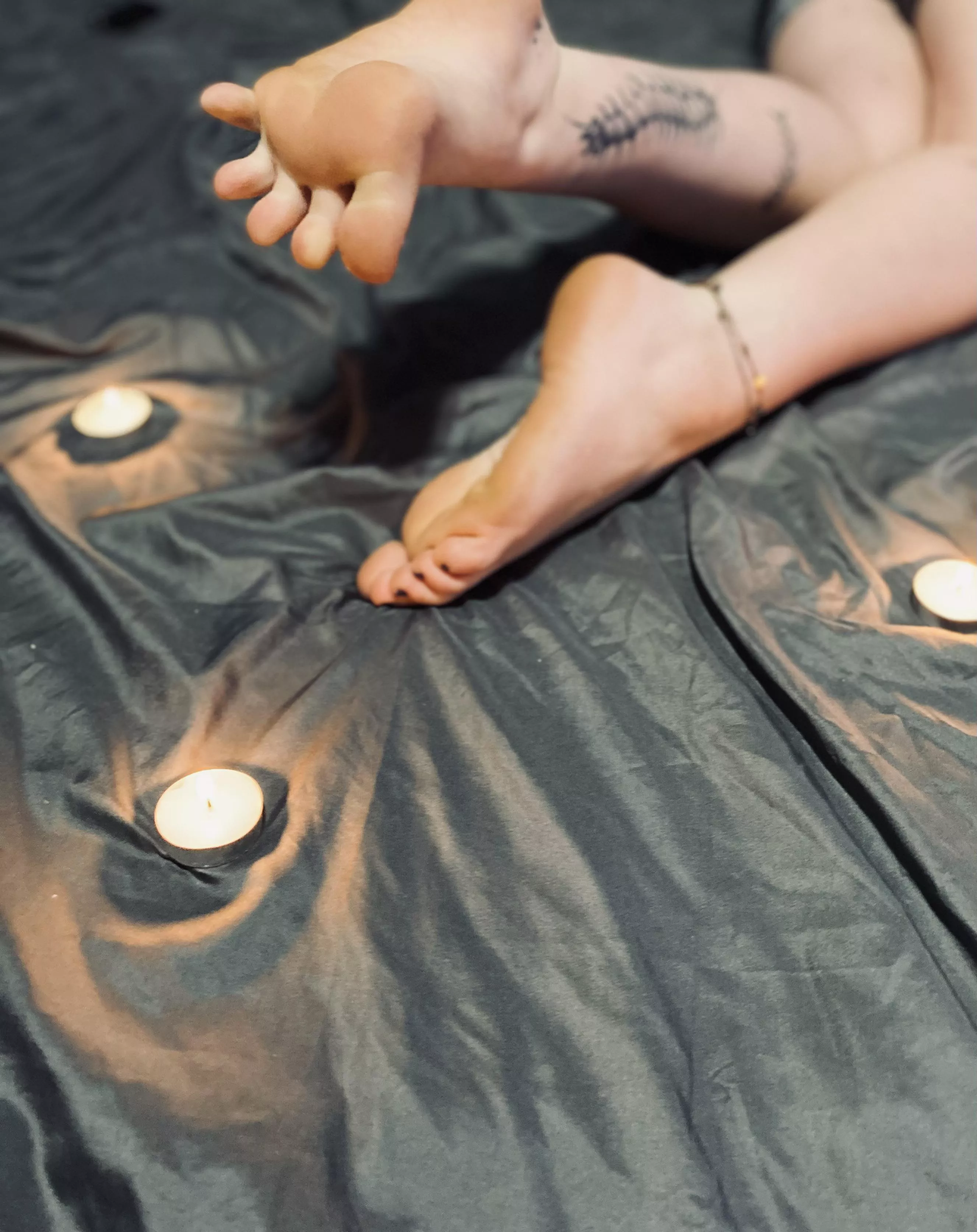 How cute are my toes spread!! 