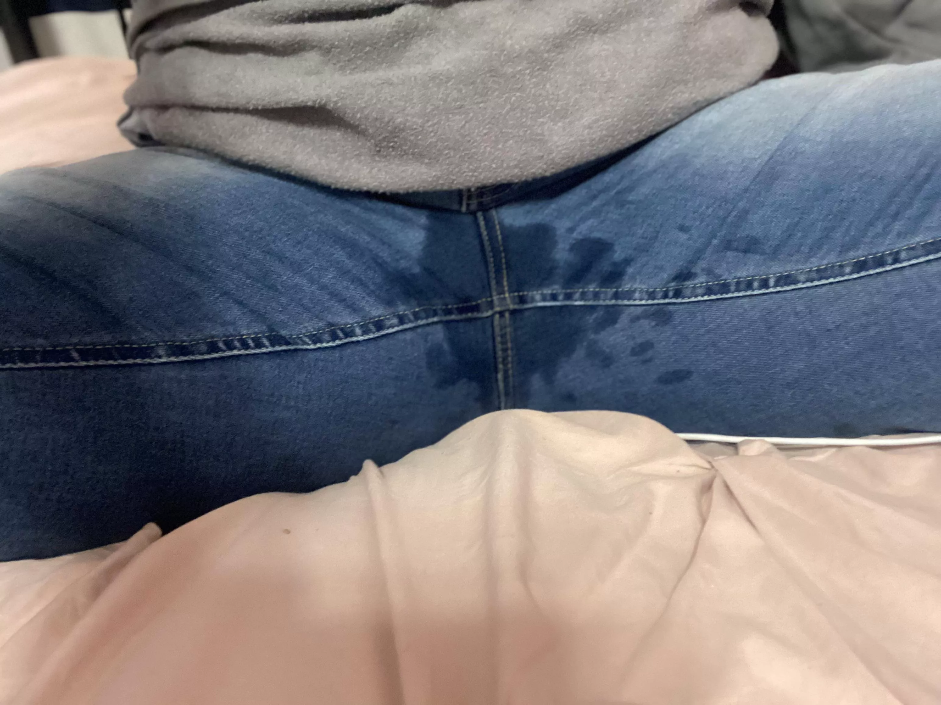 I (19f) didn’t let myself cum before class today. I came back dripping so bad my jeans are soaked 