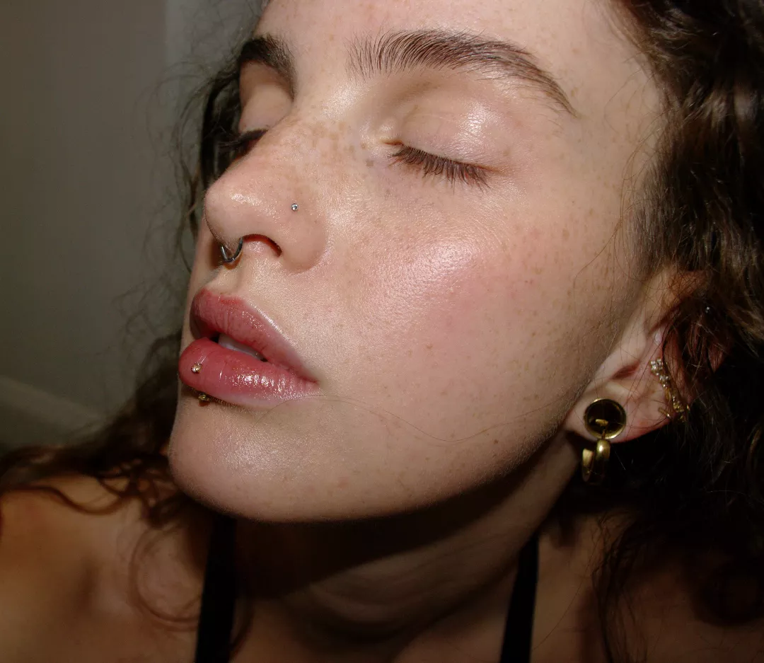 I don't know what you've done to deserve this 💋 Who's worshipping my lips today?