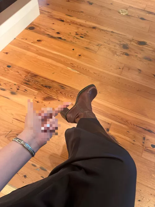 I don’t plan on showing you my middle finger for free😂