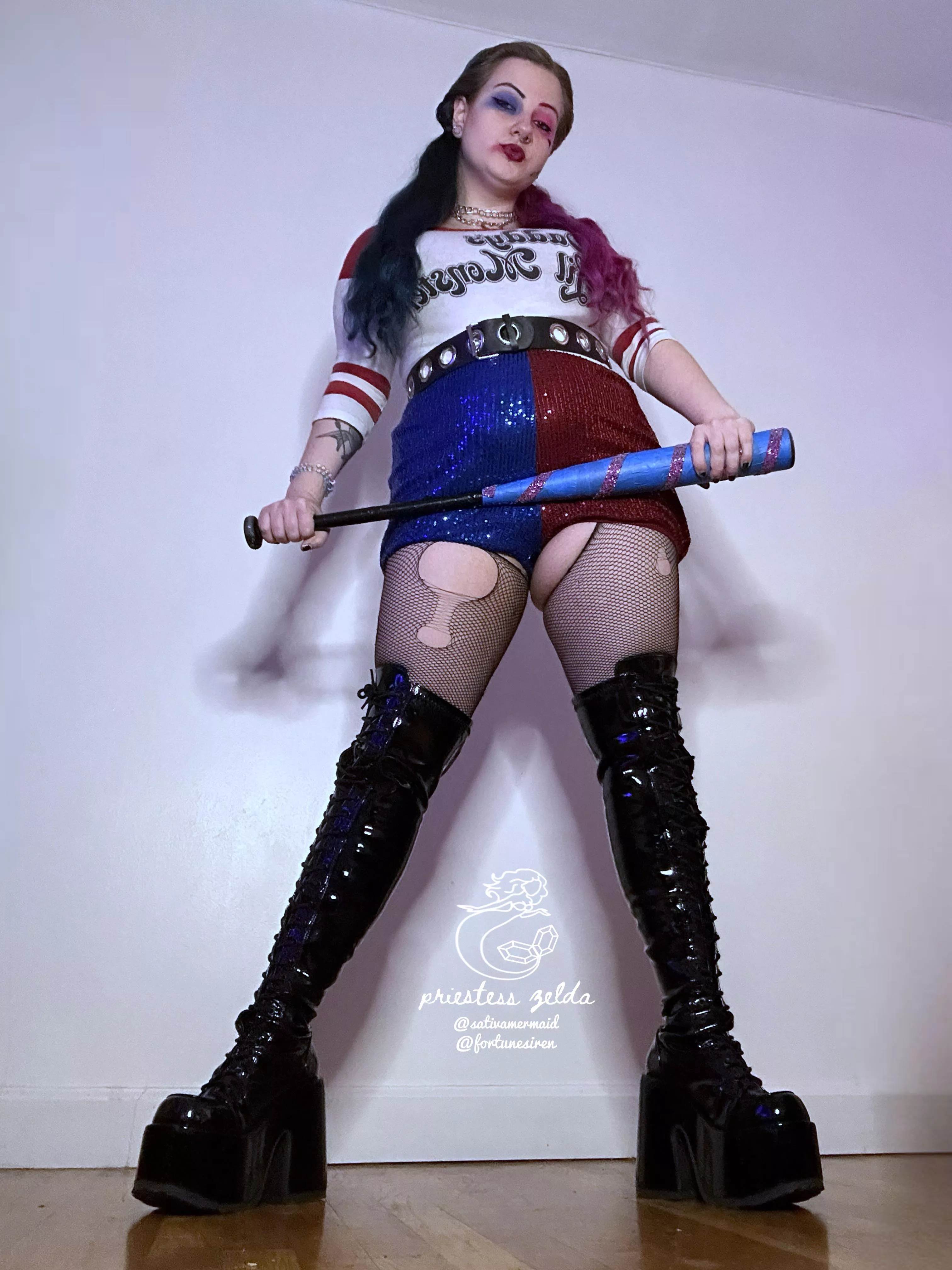 I kiss people at random—& yet would still never kiss a loser like you. 