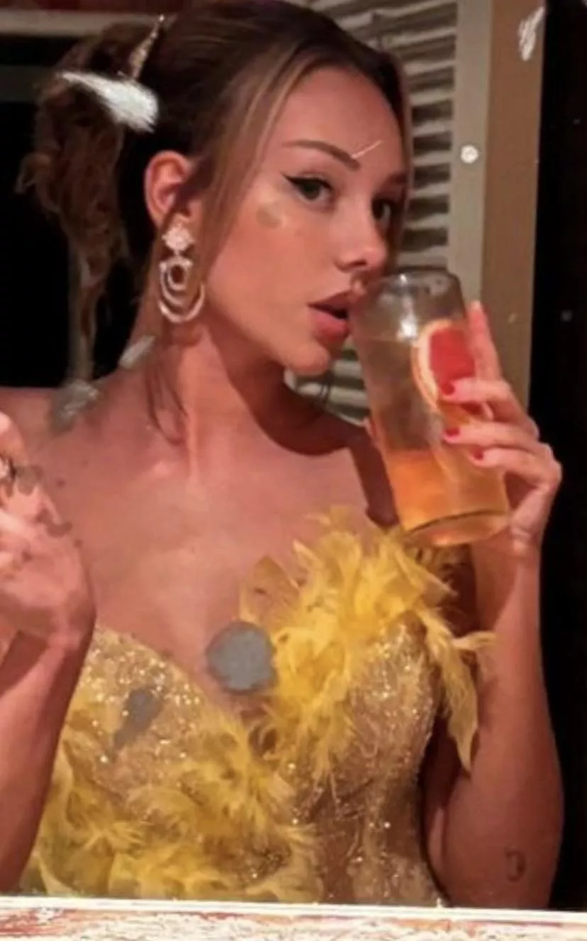 I love the way she dress 