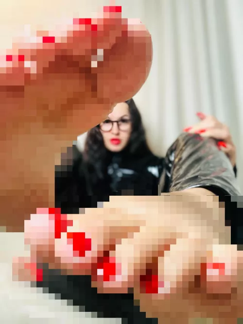 I think your mind is broken if you drool for pixeled toes😂