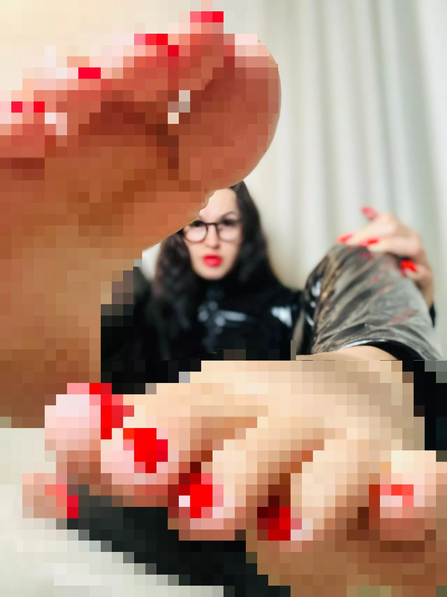 I think your mind is broken if you drool for pixeled toes😂