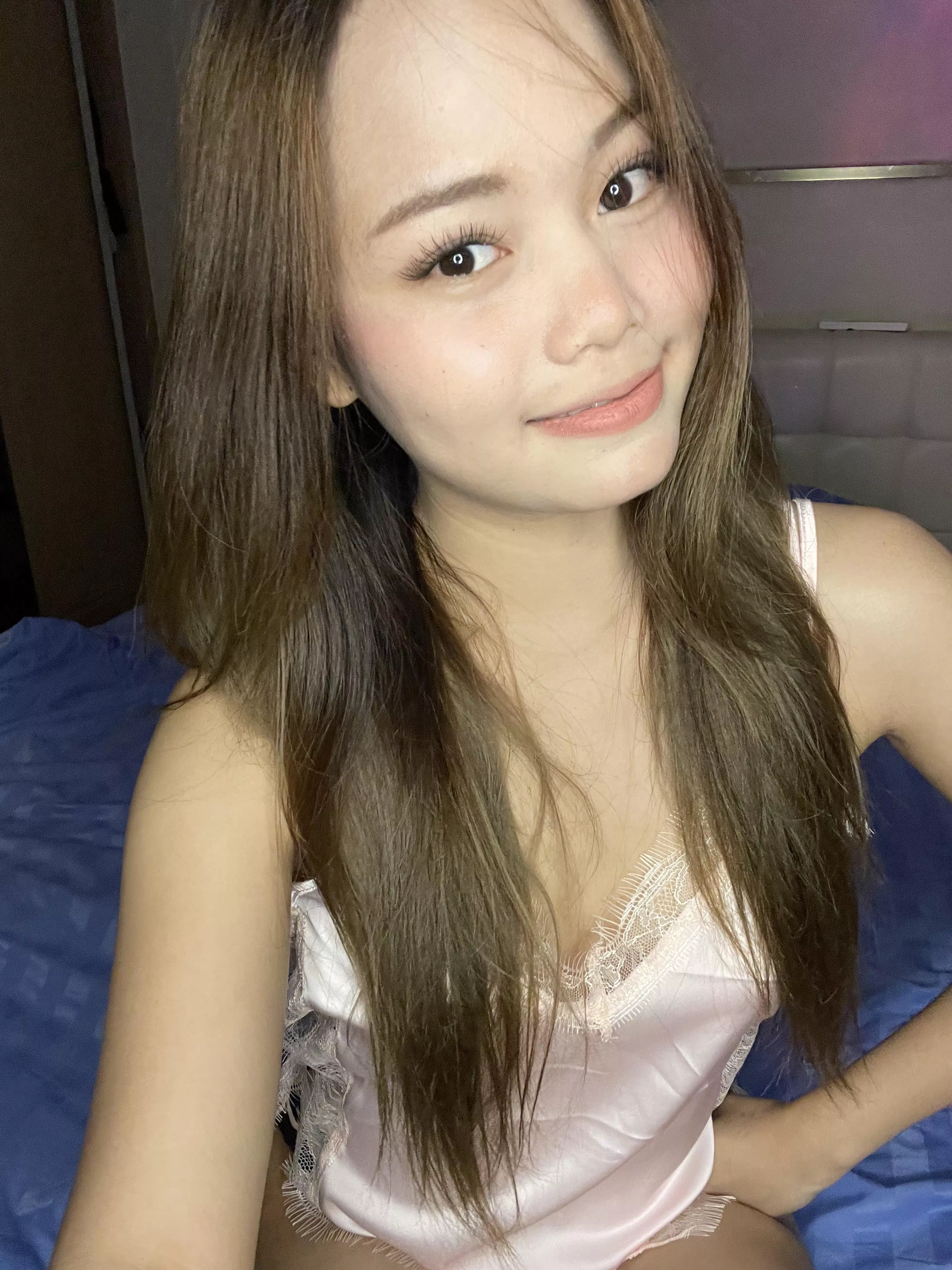 I wanna send my bored nudies to random men, who's in? 😊