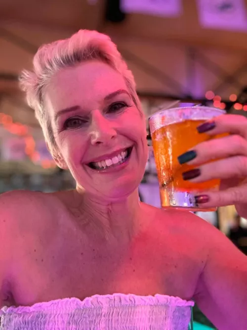 I wanna send nudes to random men, drop a ❤️ if you're game