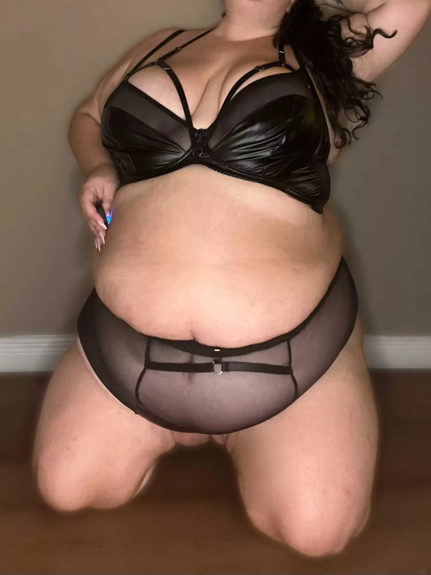 I want to feel your breath on my neck and your hands on my body 🫦