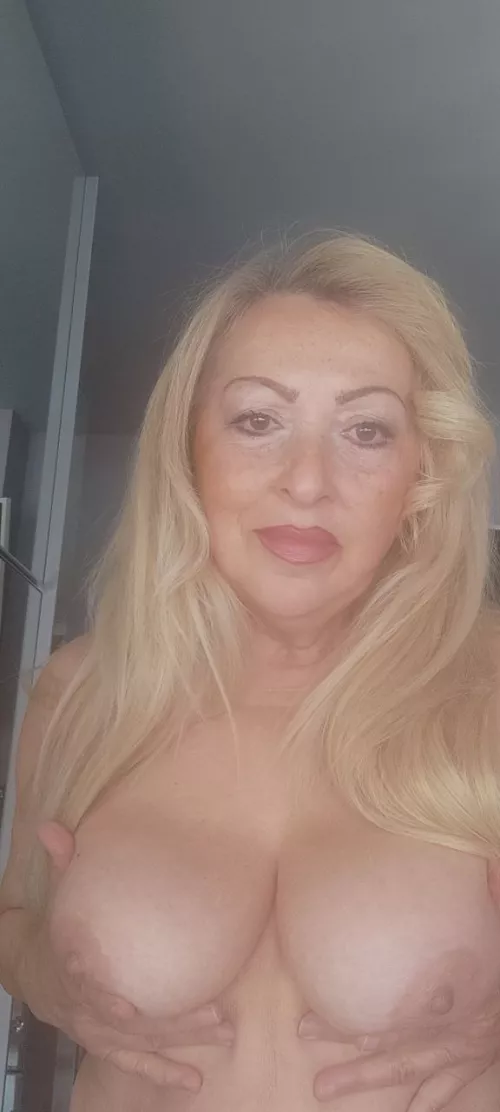 I'm 67 and didn't realize that my cam was dirty, excuse me <3