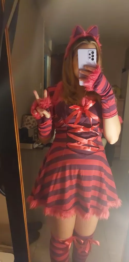 It's Halloween tomorrow cuties 🩷💜