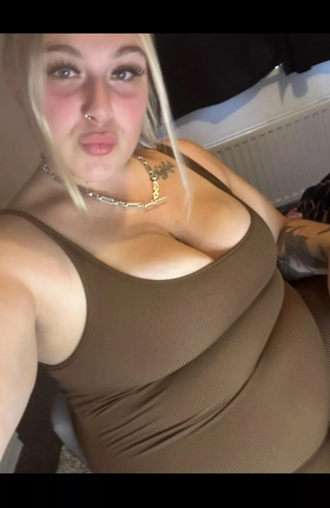 Just hit 19 & half stone (266 pounds) 🐷