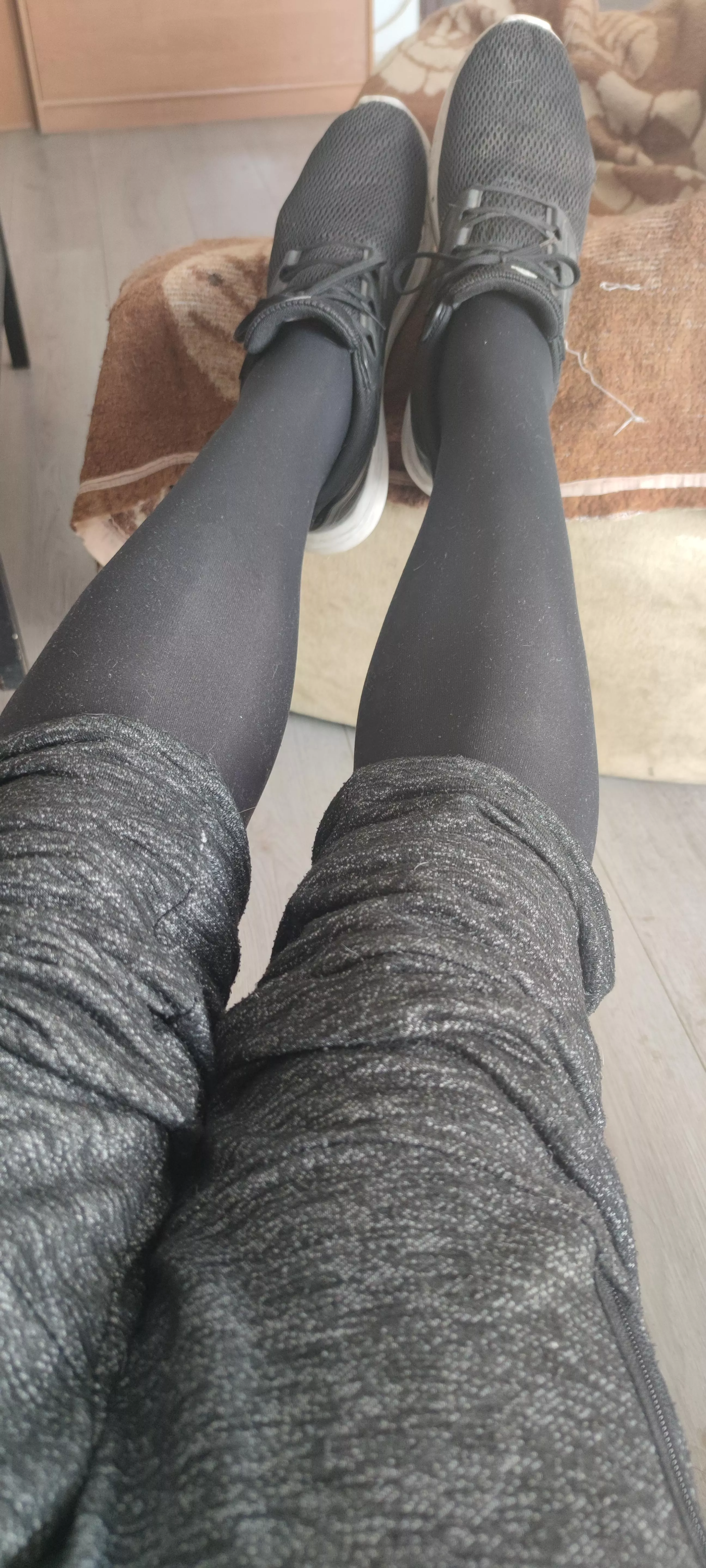 Just simple black pantyhose under pants