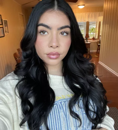 Latina Brat ready to drain your wallet and make you kneel before her. 