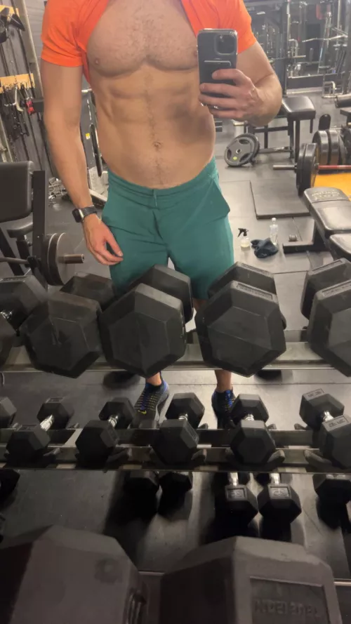 Looking to suck in Norwich area, DM me. Looking for straight/DL. 