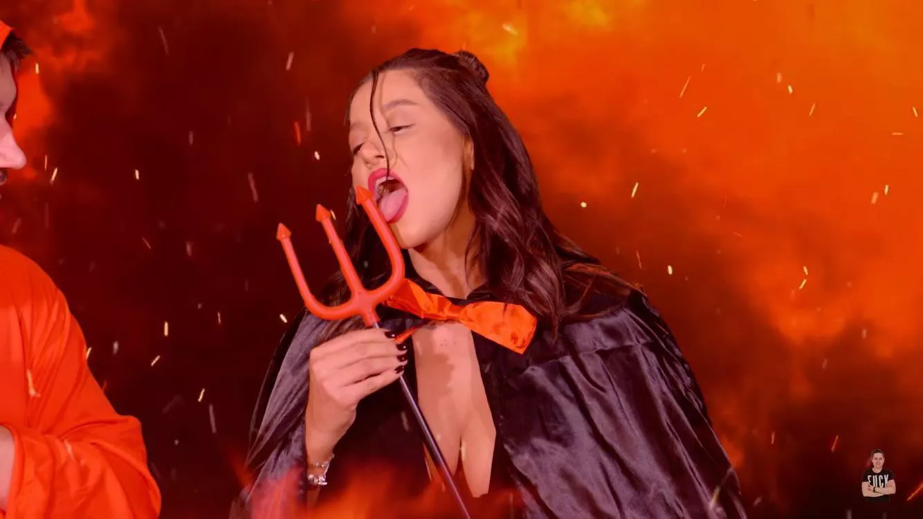 Mai pun o data poza poate aflu cine e tipa, ca vad ca imineste stearsa postarea de pe grup si nu inteleg de ce🤔