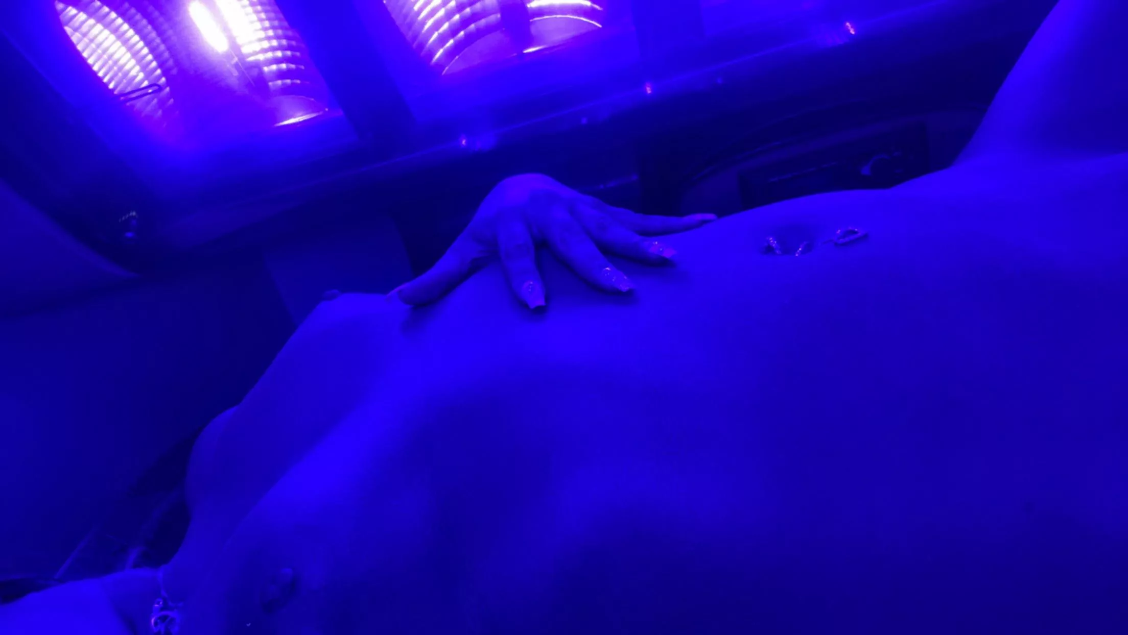 Mom bod needs tanning 🥵