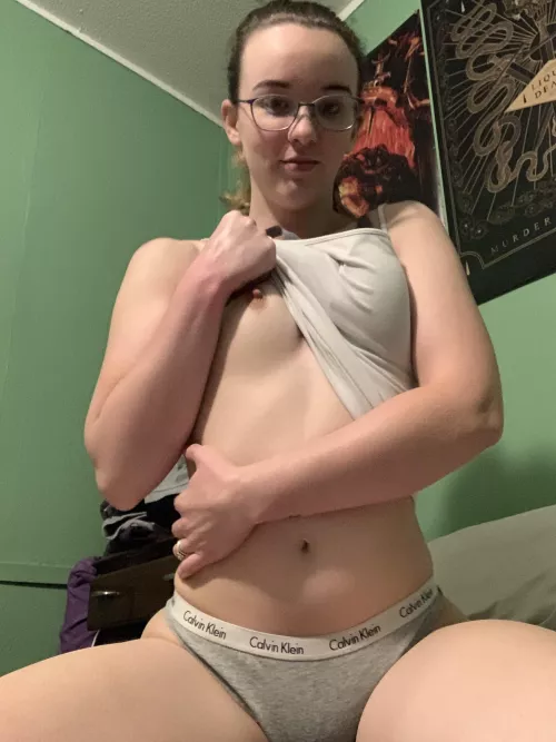 My body raises the exciting mood in the air😊[VA]