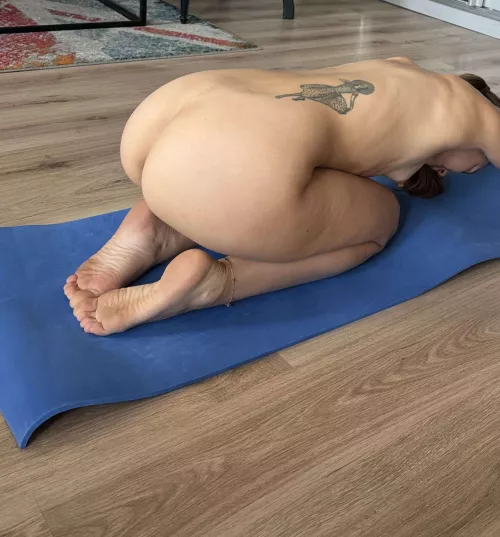 My feet and soles look great with my asshole