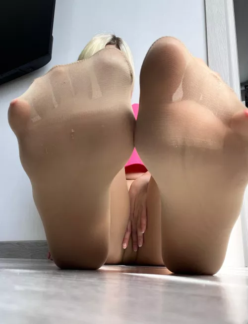 My fingers are so delicate in nylons