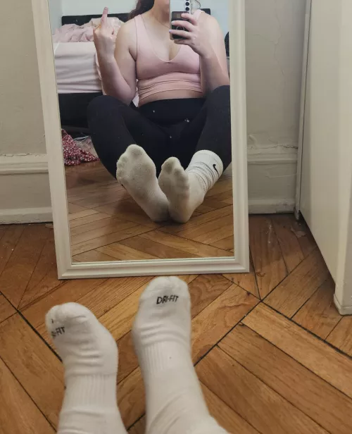 need other goonettes into feet/socks :) - or just to degrade me generally - 23tf