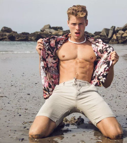 [NOC] Holliripp'n Beachboi 