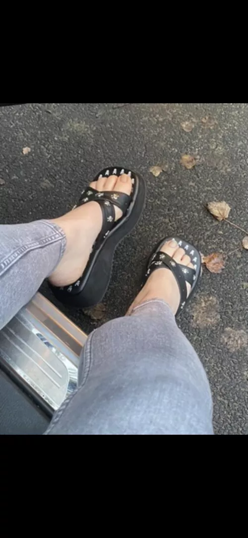 Nothing is more empowering than knowing everything you work for belongs to me 🤭💋