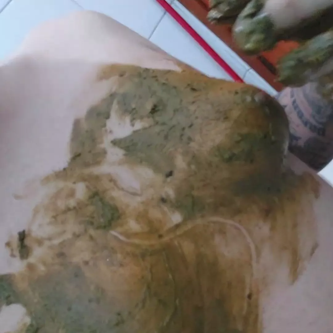 oh my god, I got completely dirty while eating, who wants to see me cleaning myself? (F)21