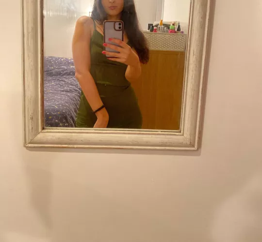 Okay, fuck fake titles. I’m actually in between a bratty/soft domme whose down to build a longer term dynamic. Come on in, I bite💋