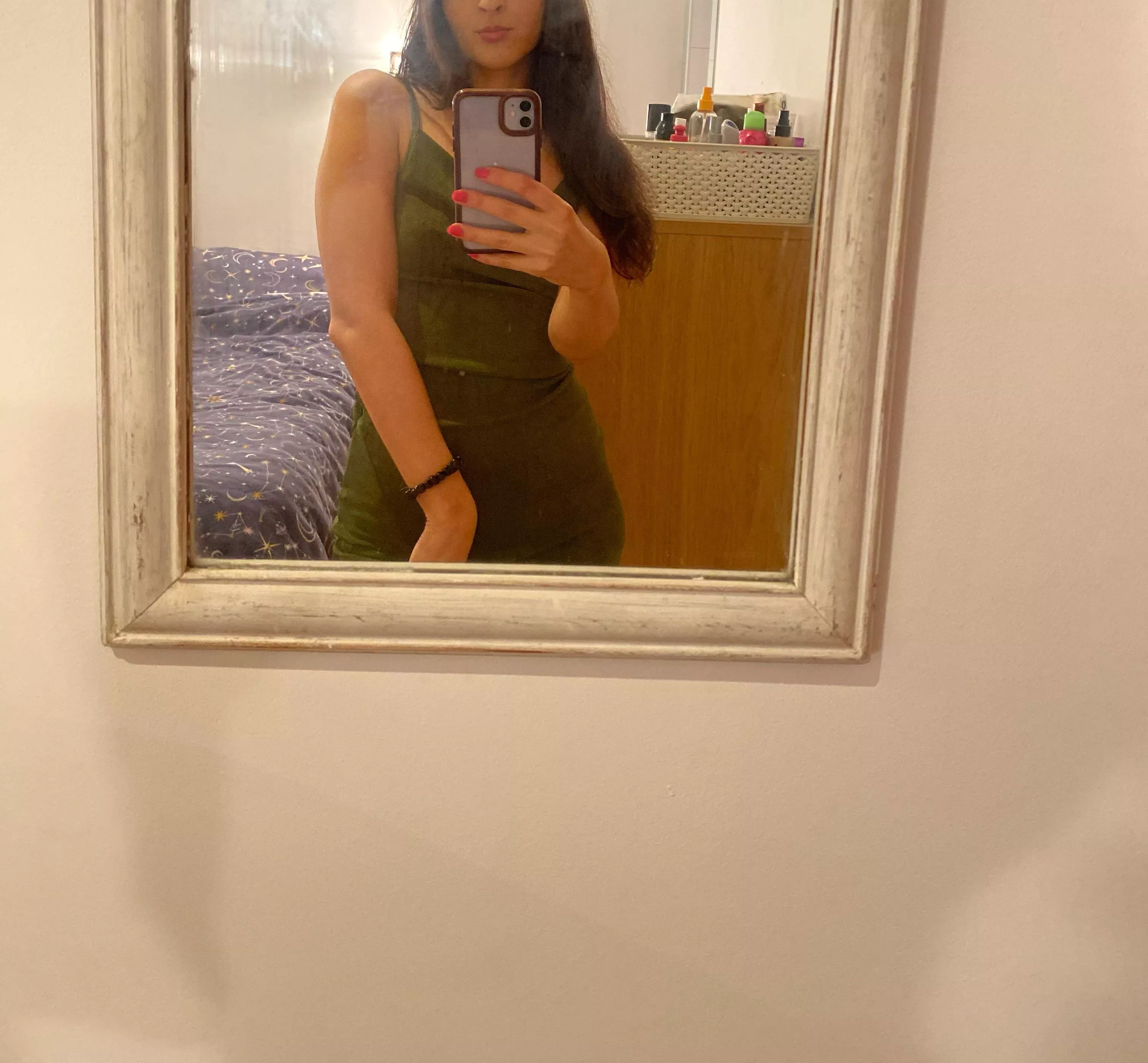 Okay, fuck fake titles. I’m actually in between a bratty/soft domme whose down to build a longer term dynamic. Come on in, I bite💋