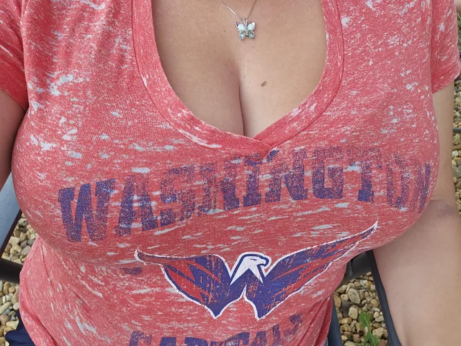 Ovi=38 to go! Who is rocking the red with me tonight? Let's go!