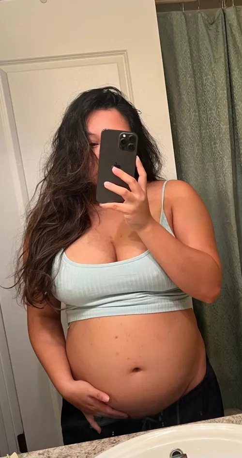 preggo asian babe, looking for ur upvotes 