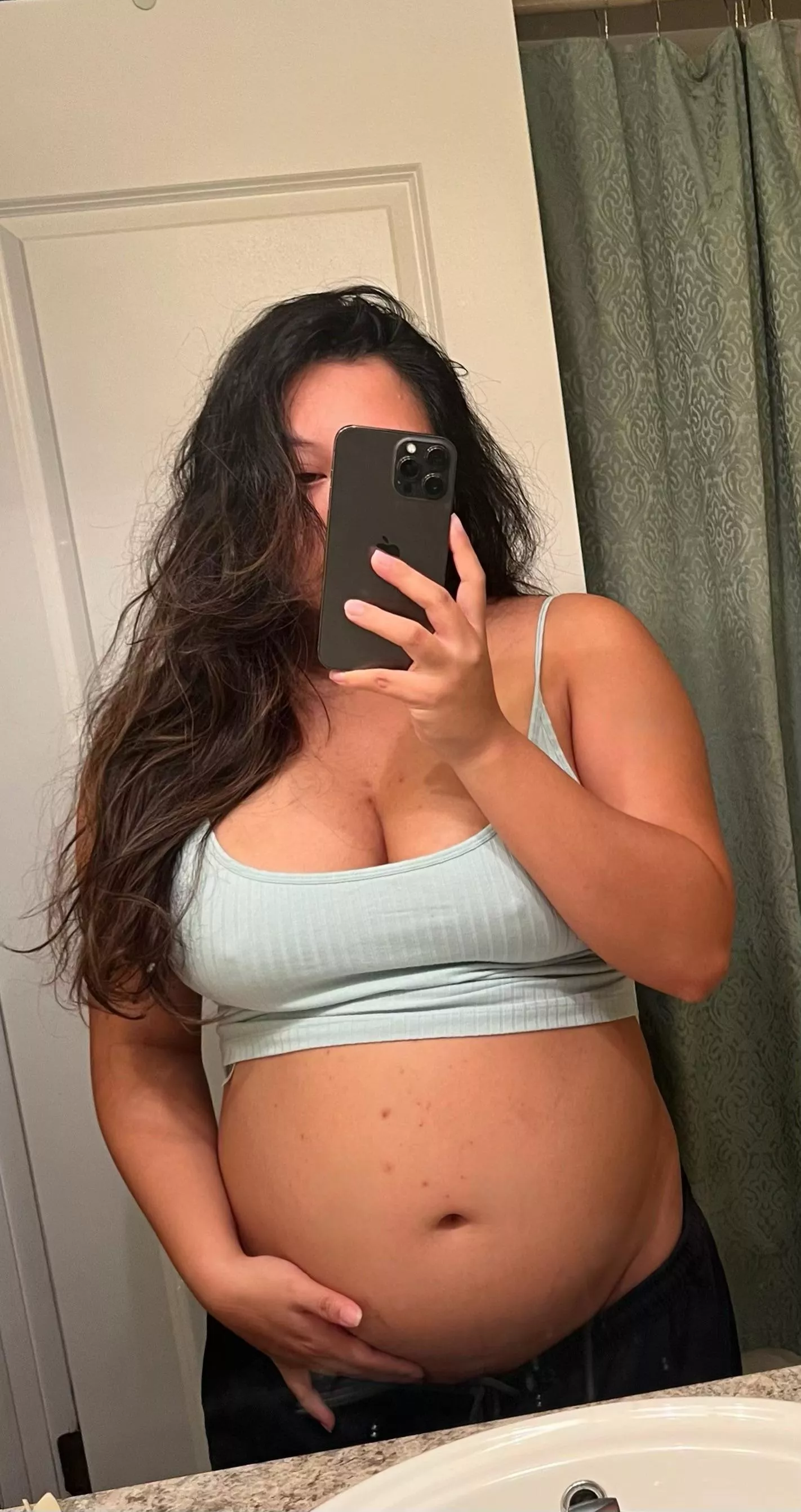 preggo asian babe, looking for ur upvotes 