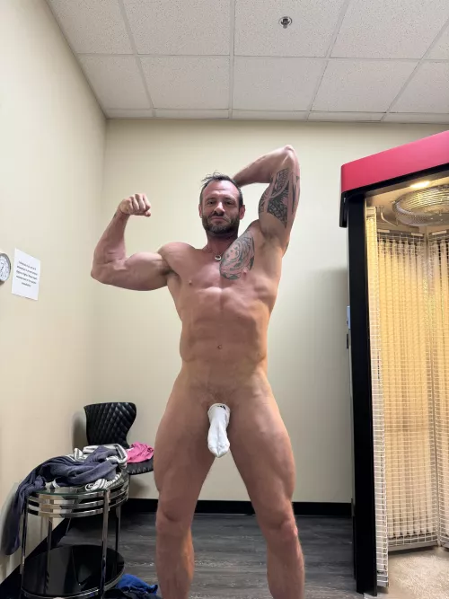 Protects from the tanning 