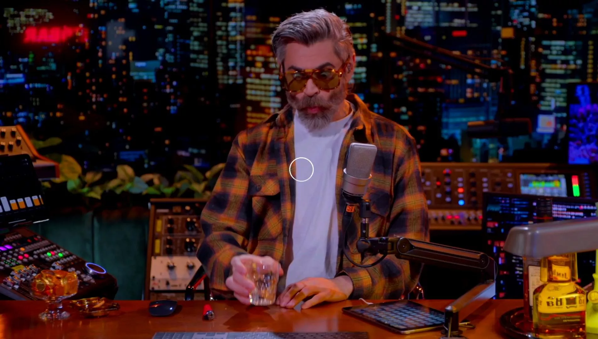 Redbar reacting to the video not loading