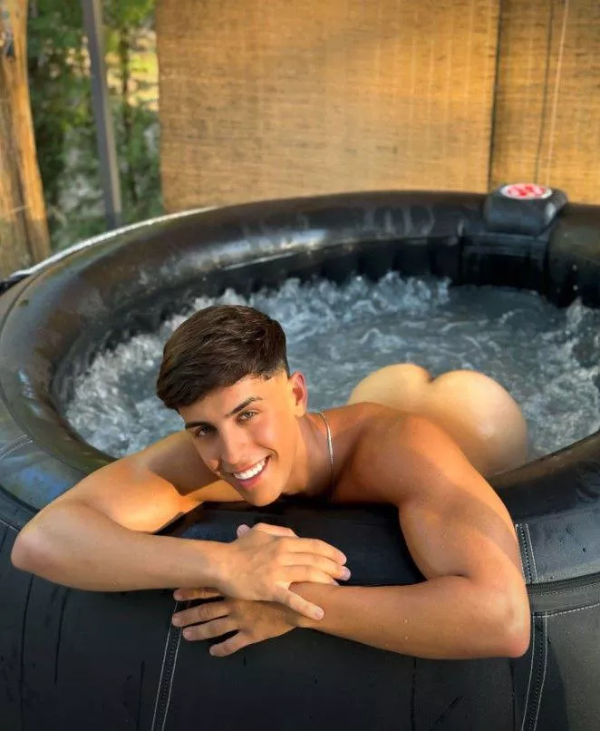 Shall we get into the water?😋