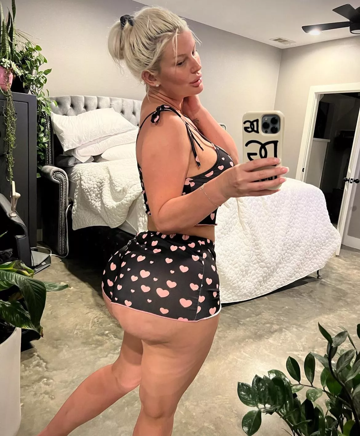 She got the new PJs🍑 