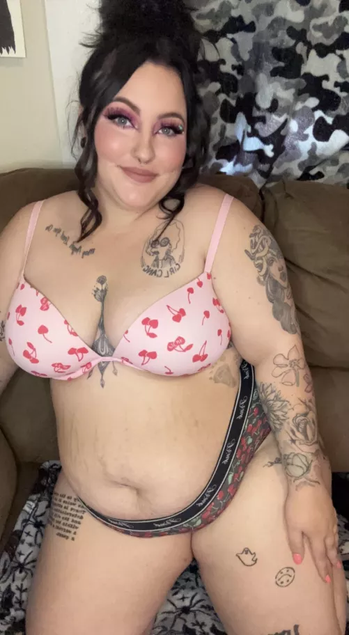 Short baby and ready to please you 👄 (free sub to OF)