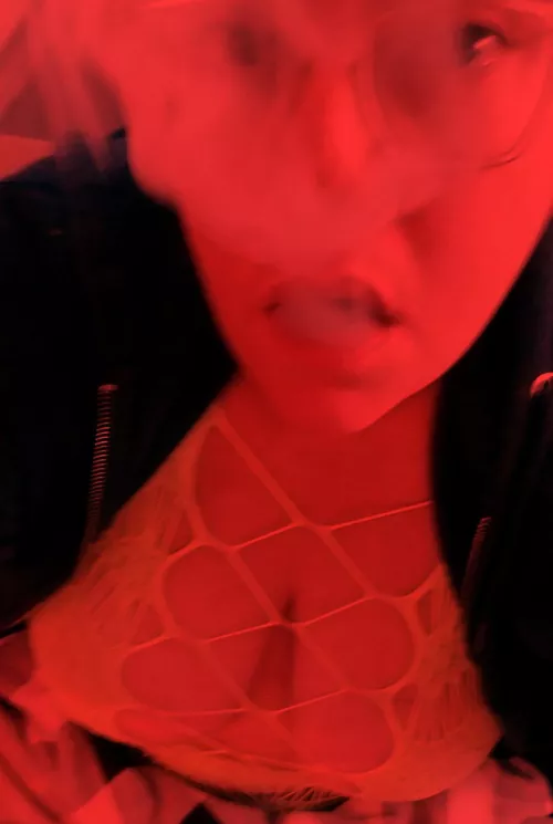 Smoking Live RIGHT noww..💋💨