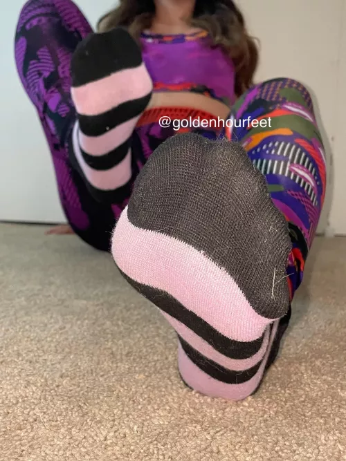 Socks look better when they’re worn by me😈