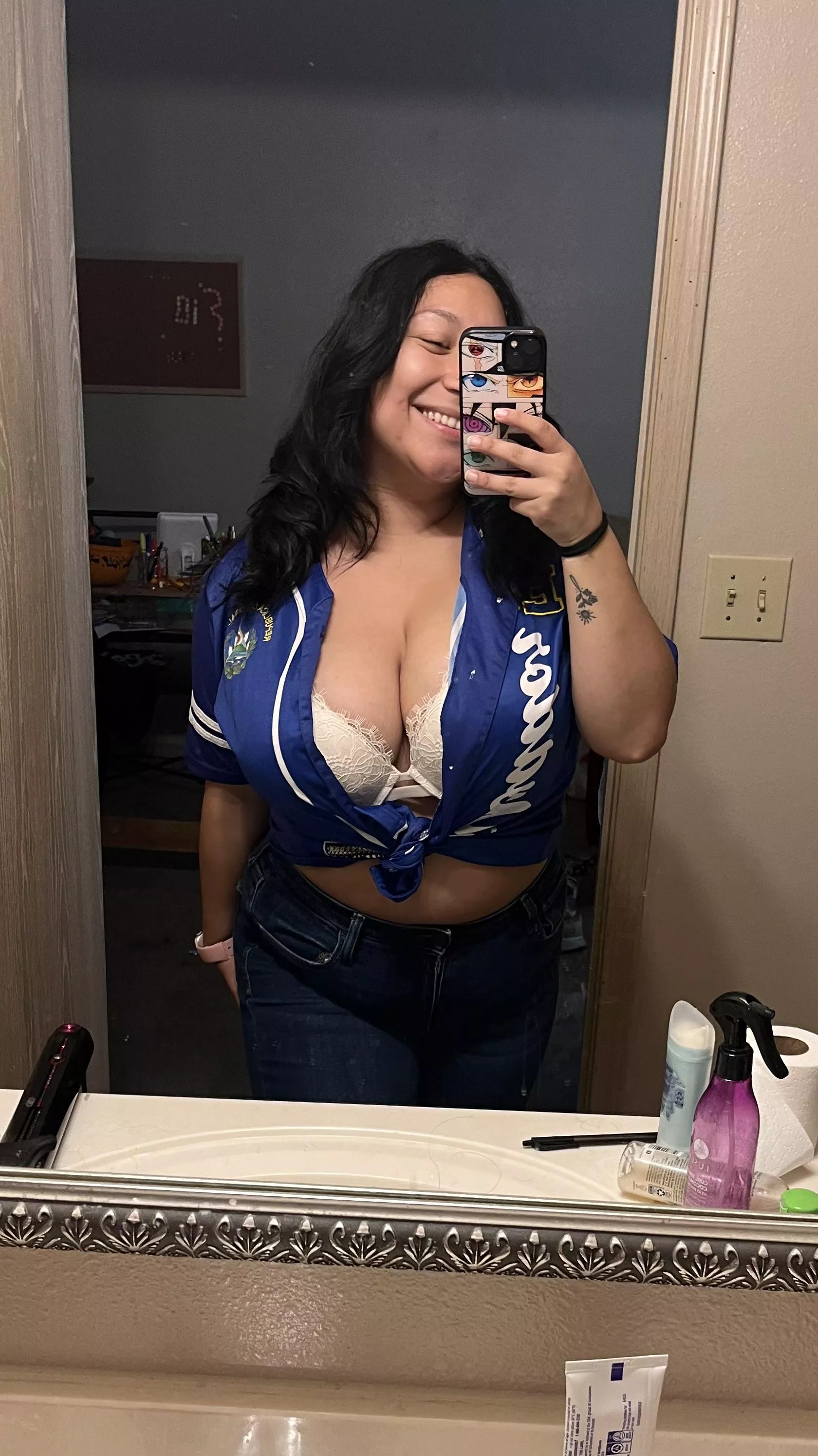 Someone order a busty Salvadorian   